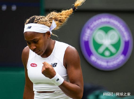 观众们通过 观众们通过