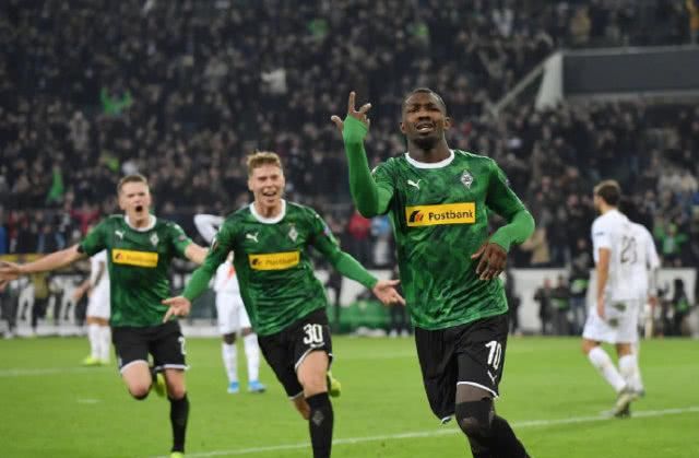 下了巨大的 下了巨大的